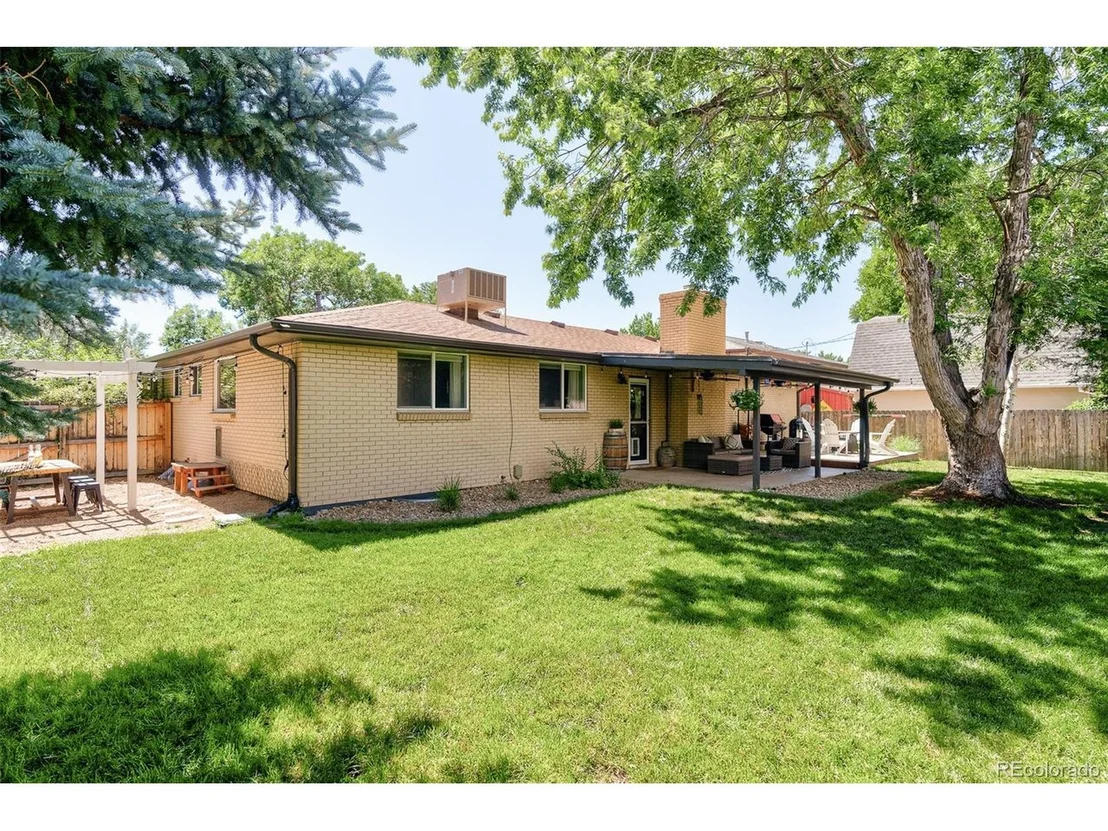 Photo of 6943 Oak Way