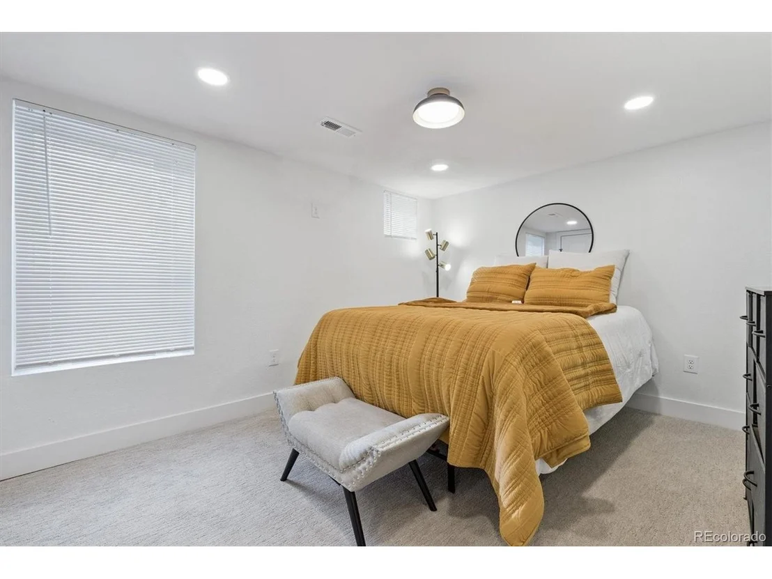 Photo of 3360 Broadway St