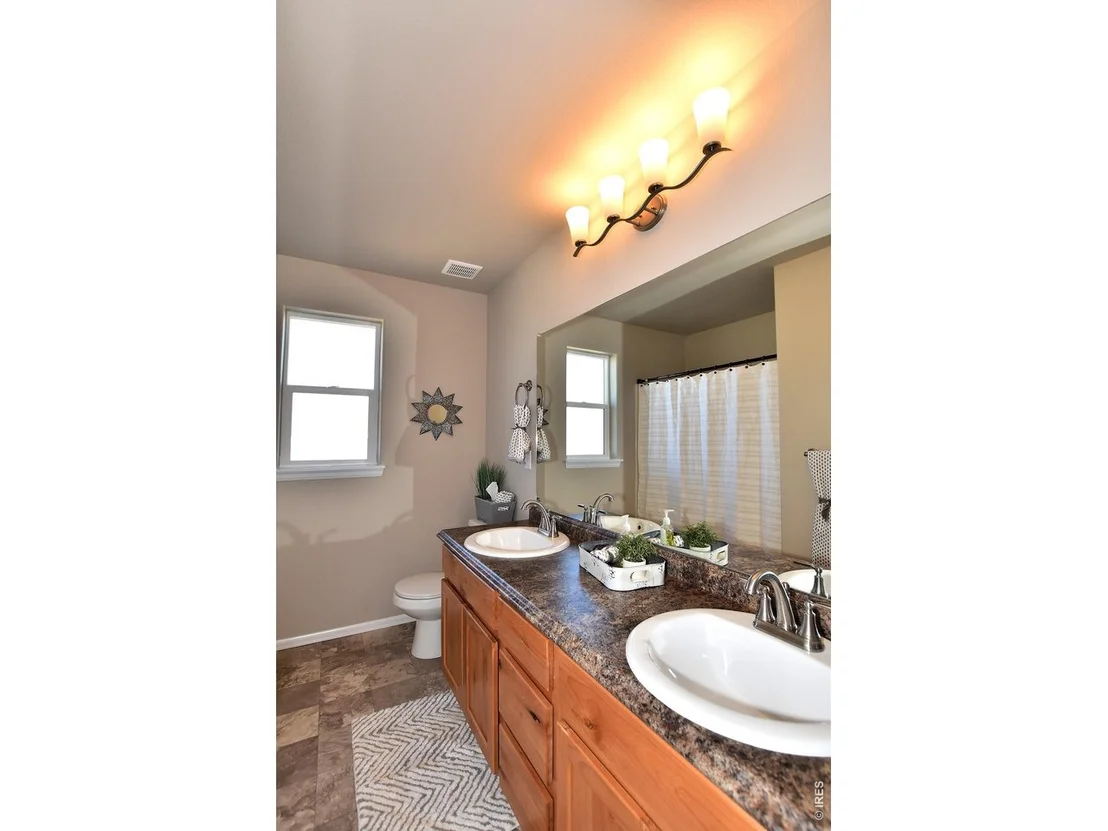 Photo of 4885 Grapevine Way