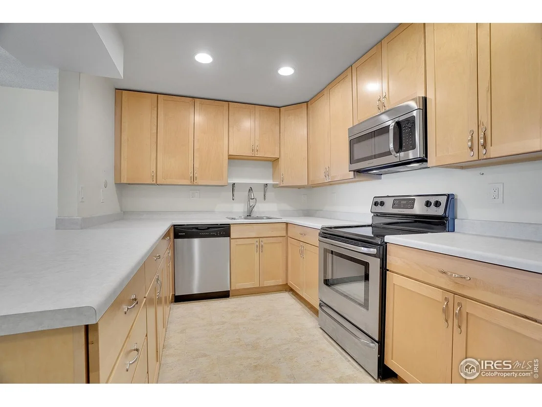 Photo of Unit 303 at 3150 Iris Ave