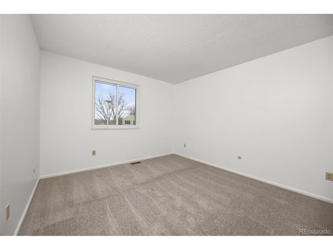 Photo of 8037 Iris Ct
