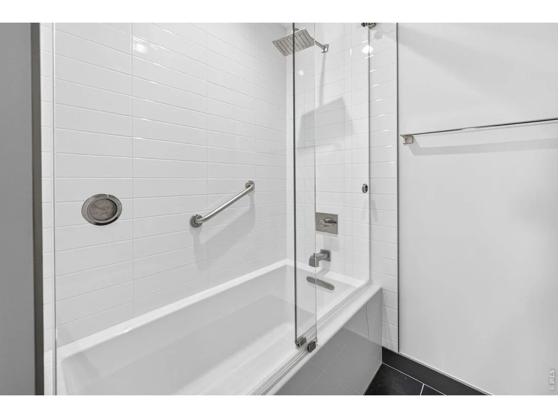 Photo of Unit 205 at 2718 Pine St