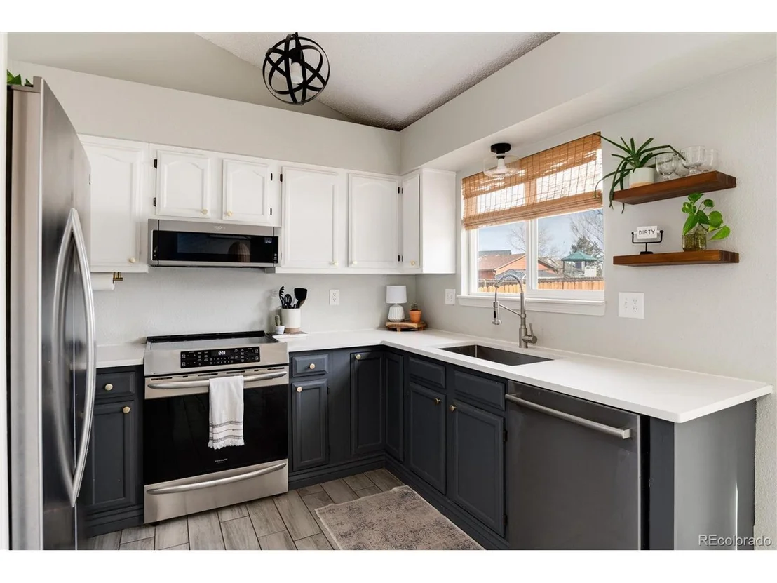 Photo of 250 N Holcomb Cir