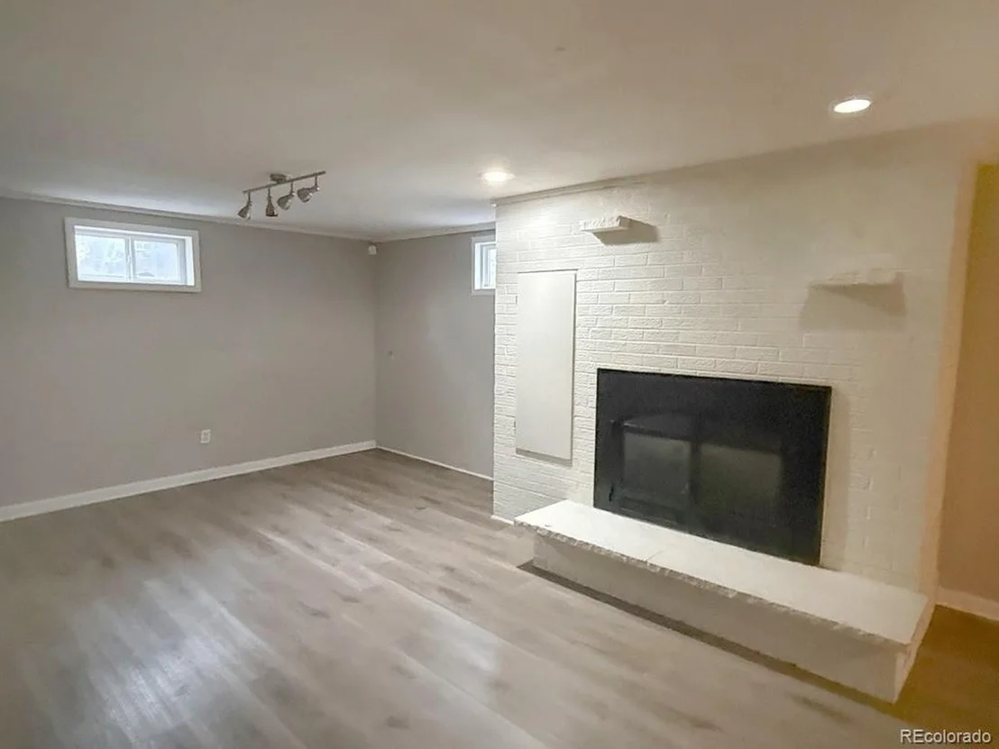 Photo of 562 W Easter Ave