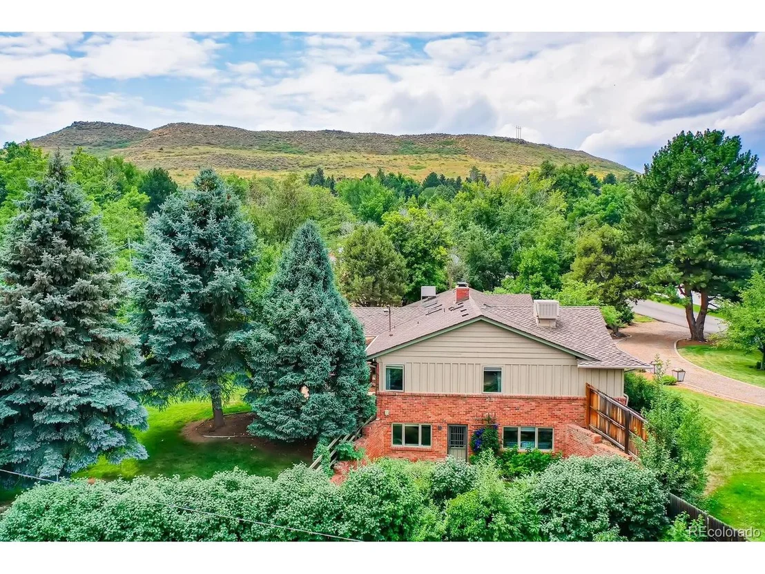 Photo of 2750 Howell Rd