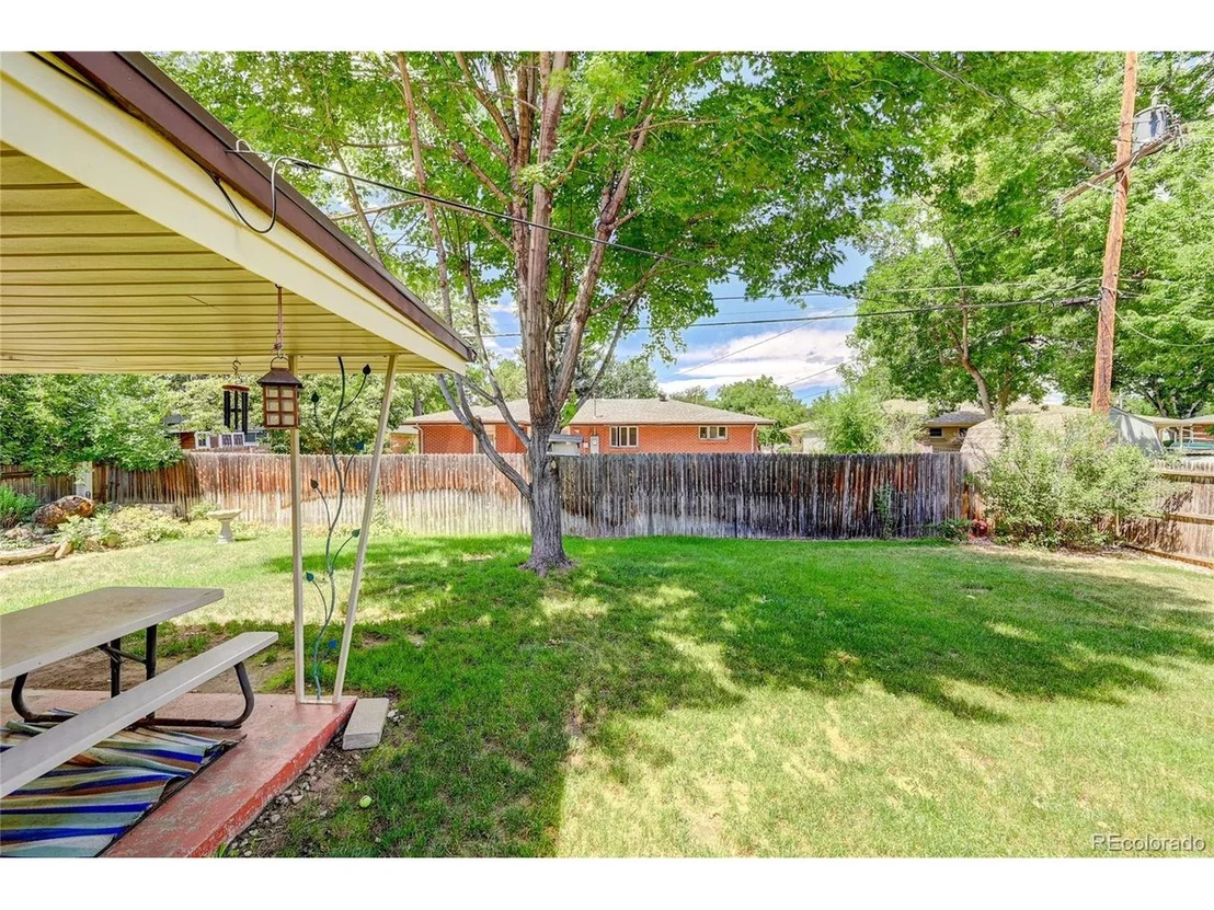 Photo of 5993 Field St