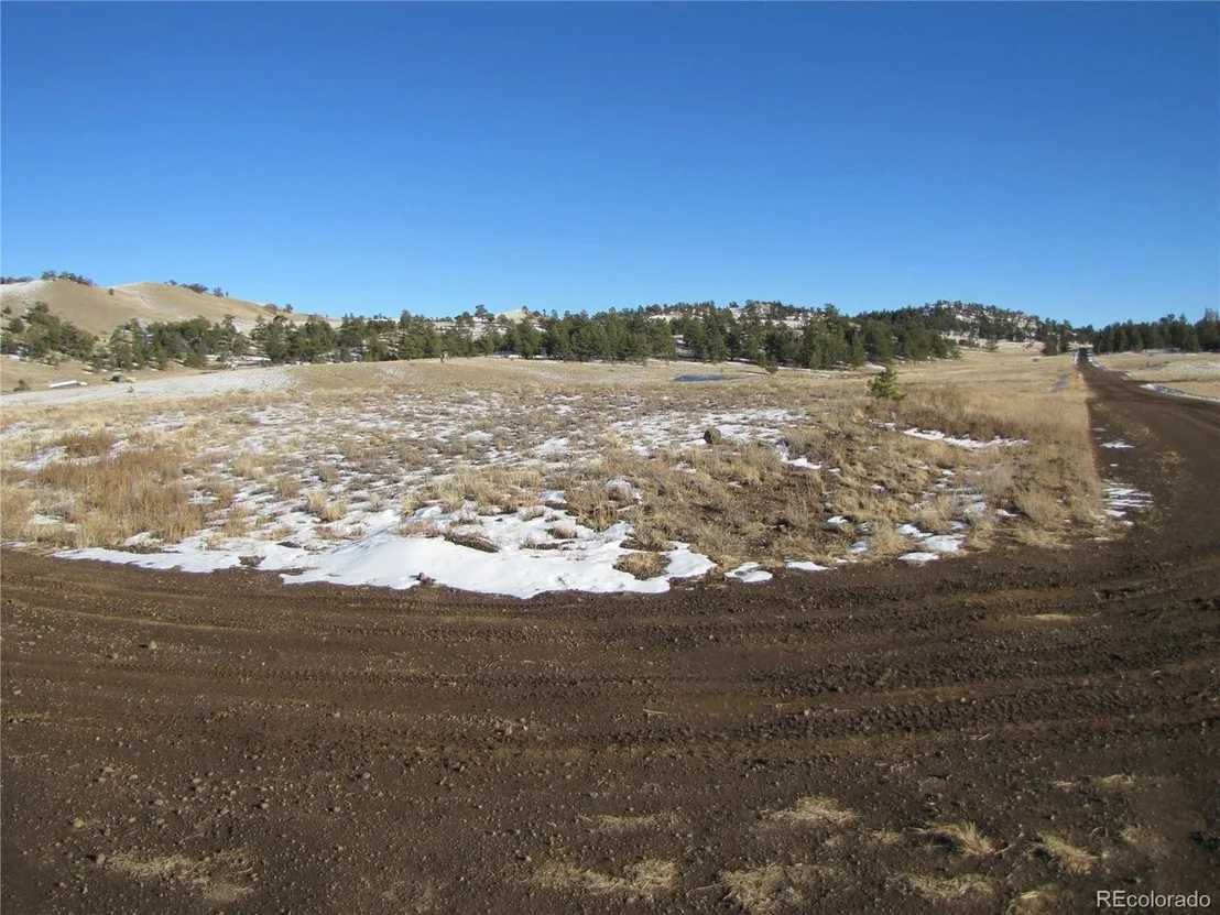 Photo of 487 Falcon Rd