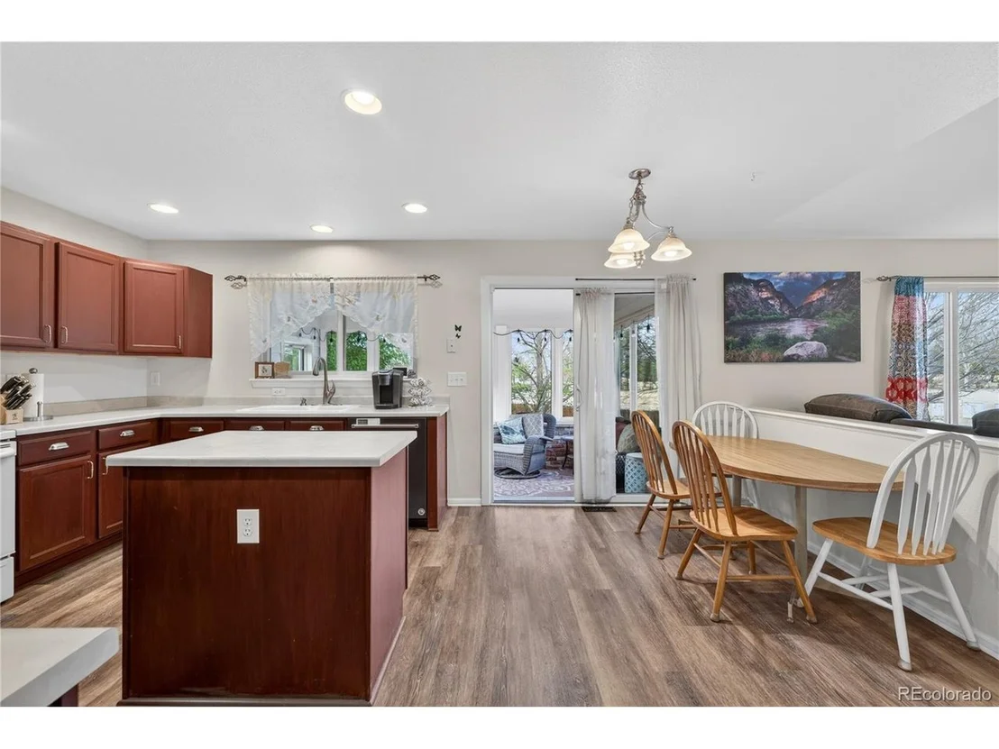 Photo of 6289 Viewpoint Ave