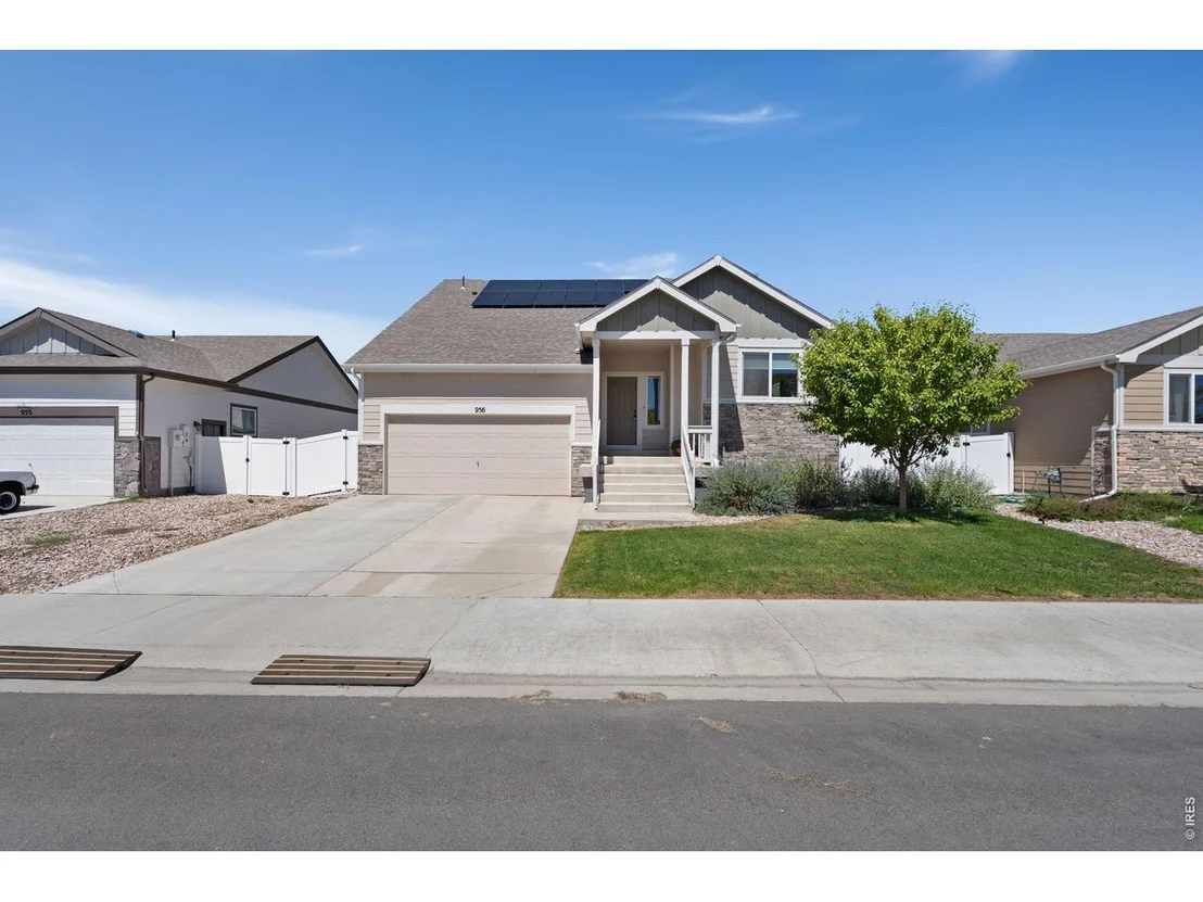 Photo of 956 Maplebrook Dr