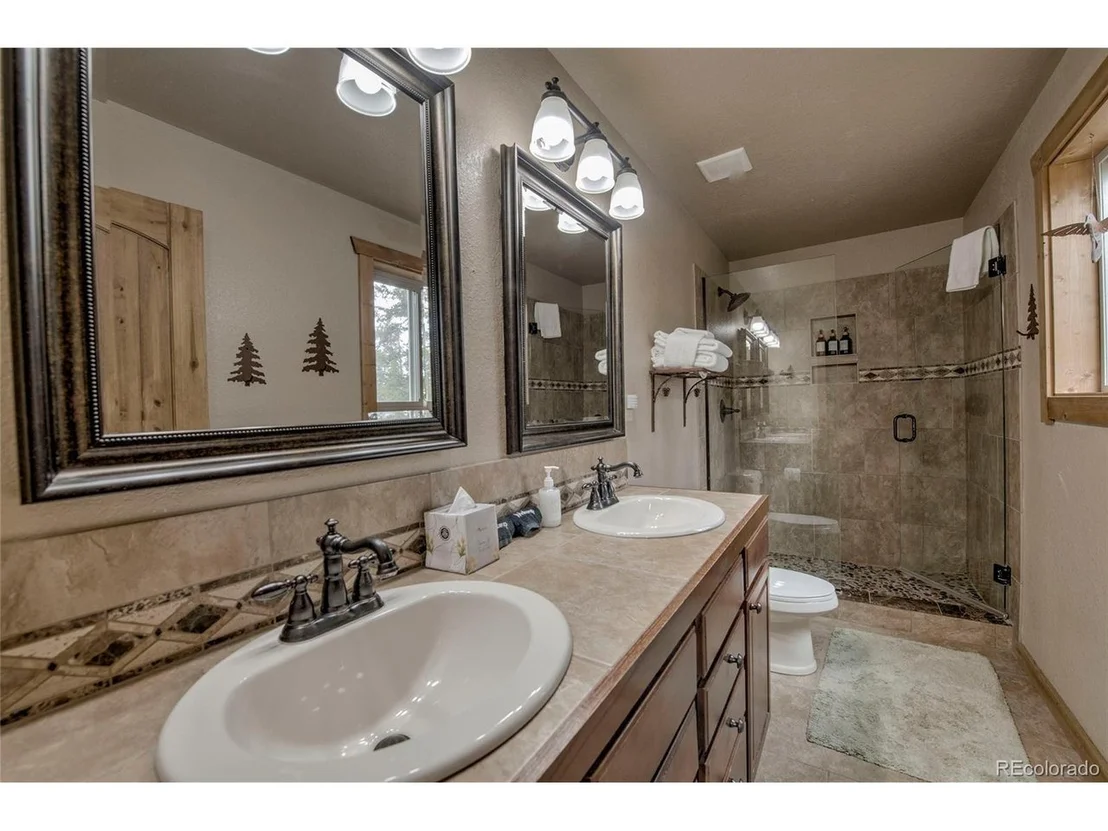 Photo of 790 Mountain View Dr