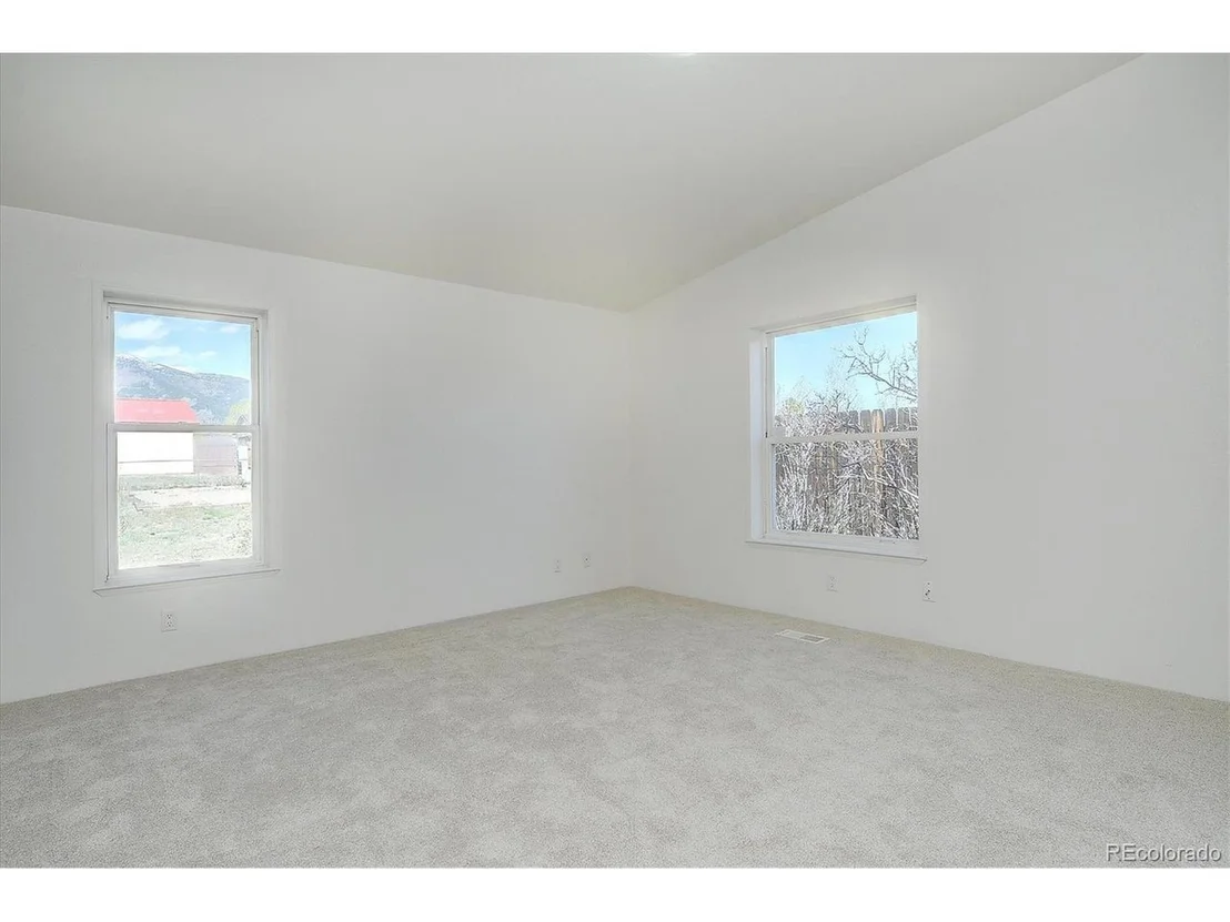 Photo of 164 Robert Dr