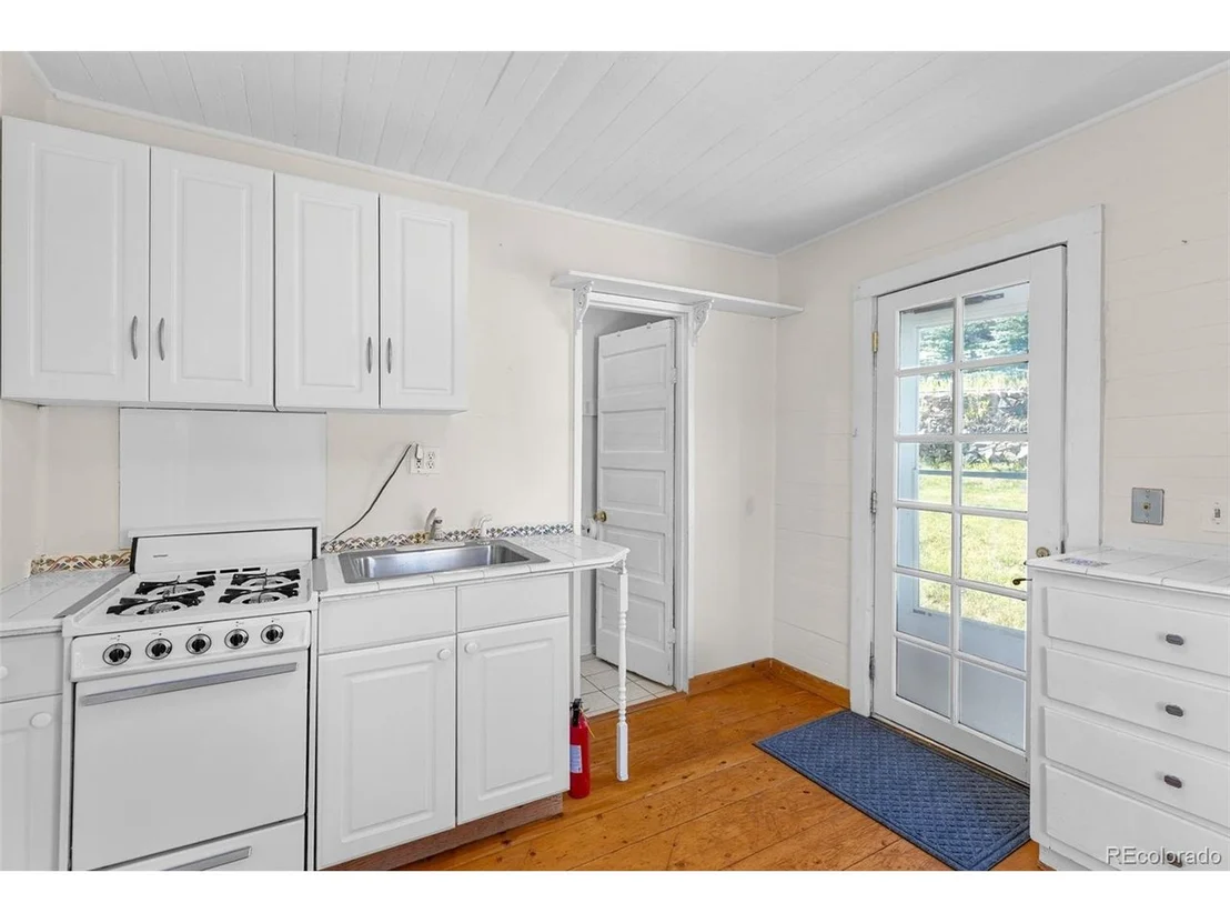 Photo of 350 Spring St