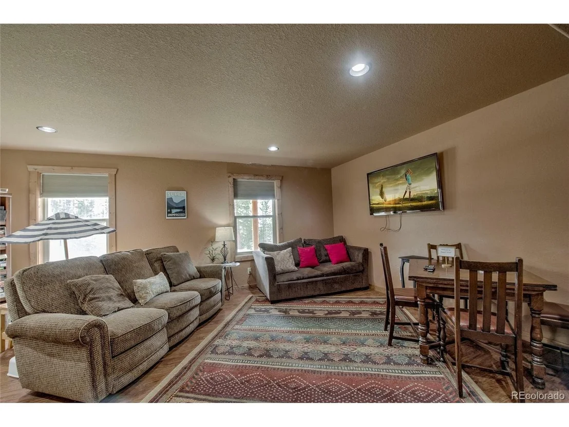 Photo of 790 Mountain View Dr