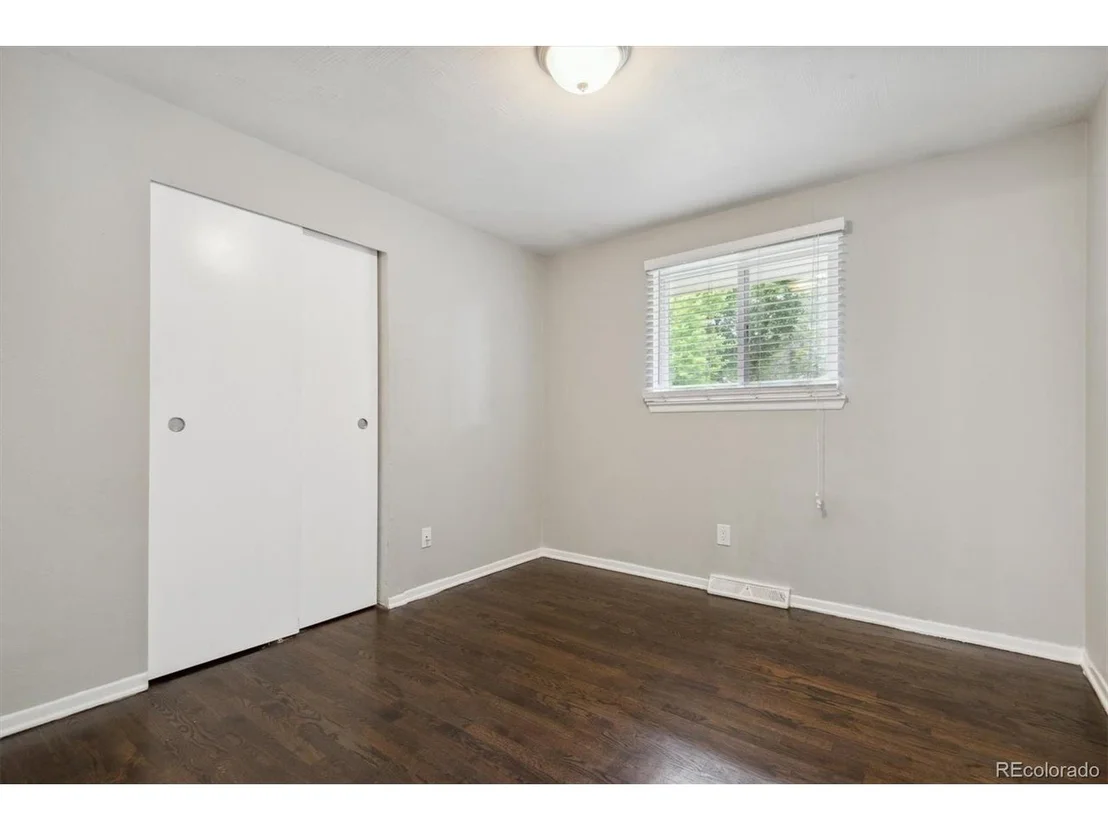 Photo of 1065 Hemlock Way