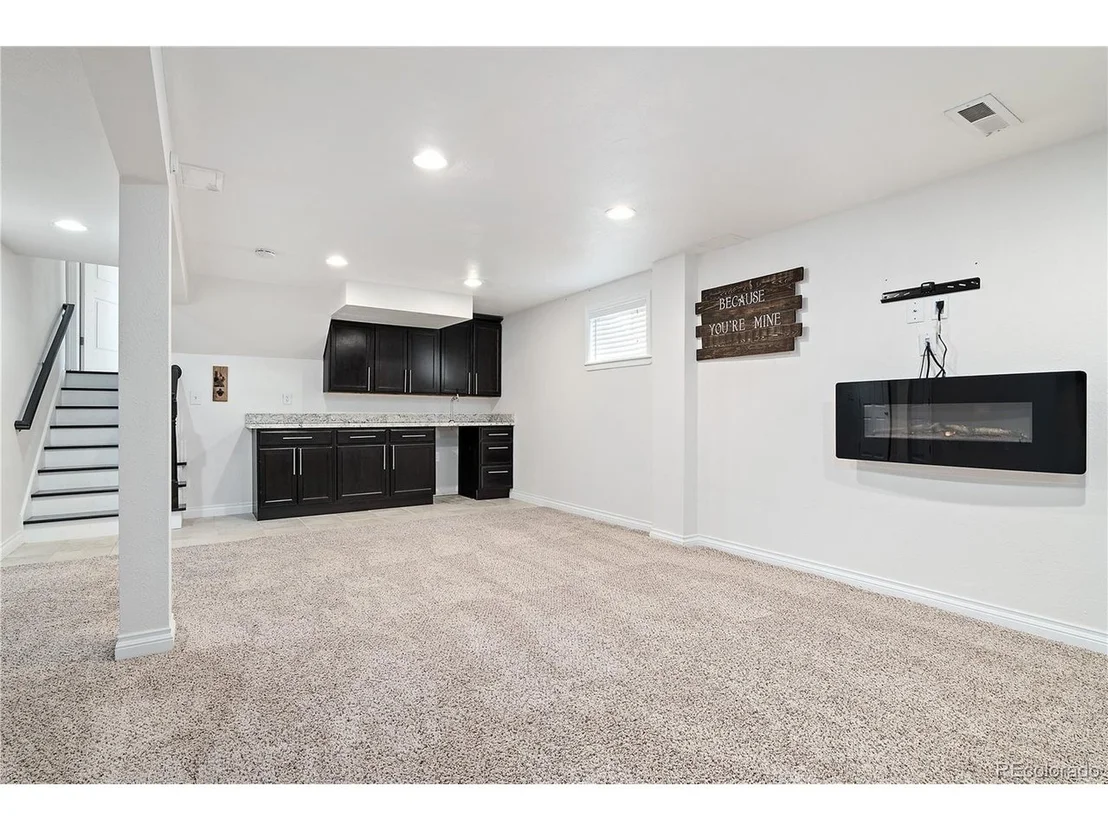 Photo of 7390 Devinney Ct