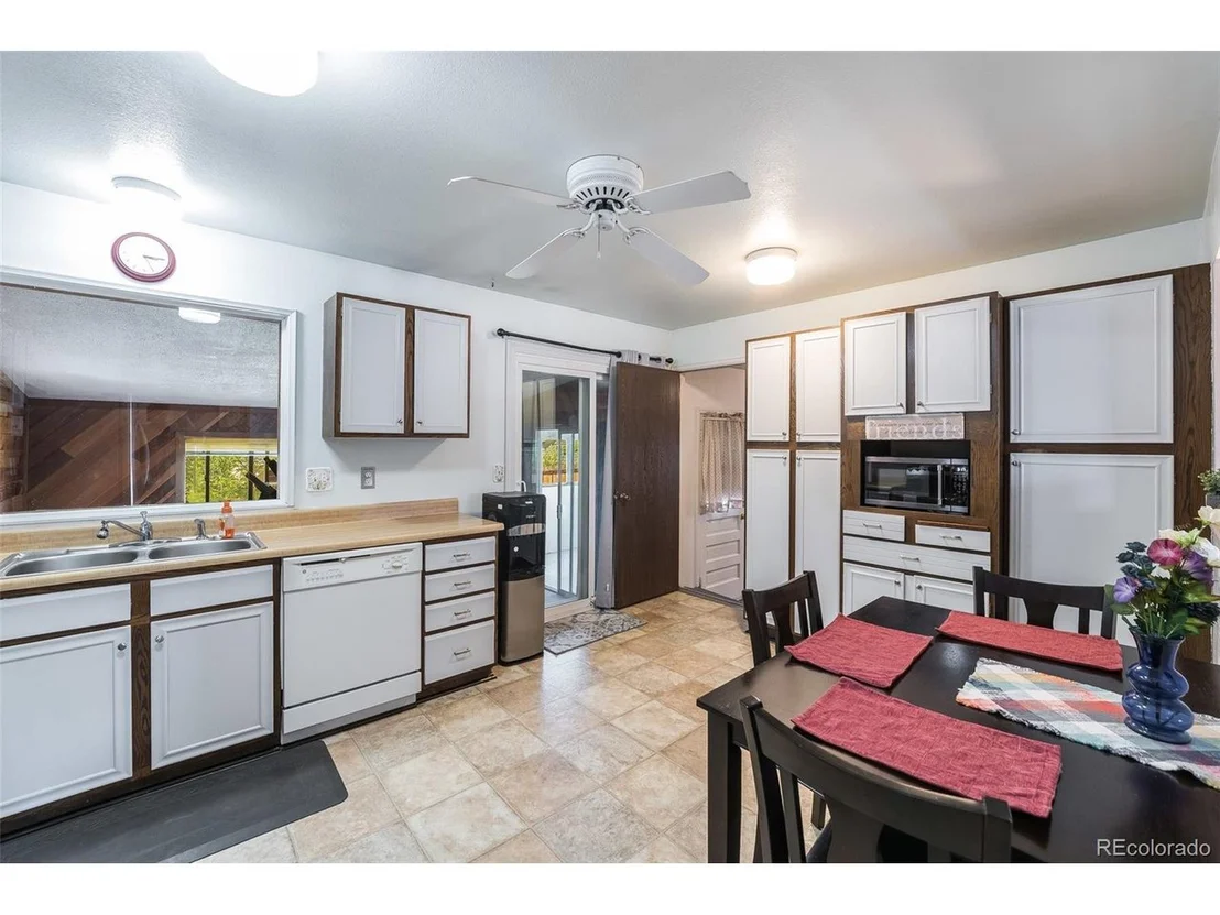 Photo of 215 Summit Cir