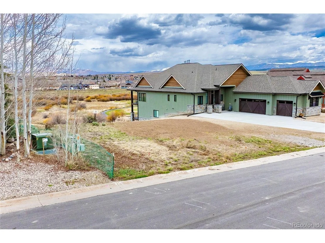 Photo of 844 Saddle Ridge Cir