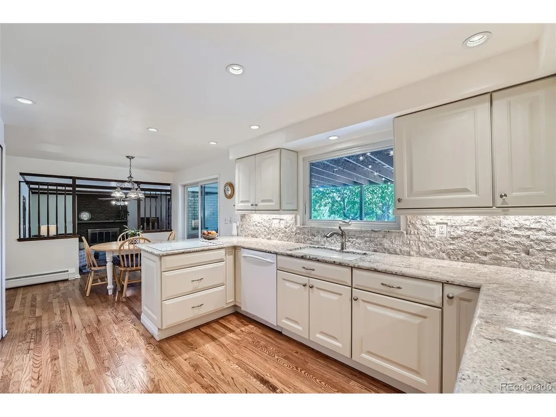 Photo of 9749 Sierra Dr