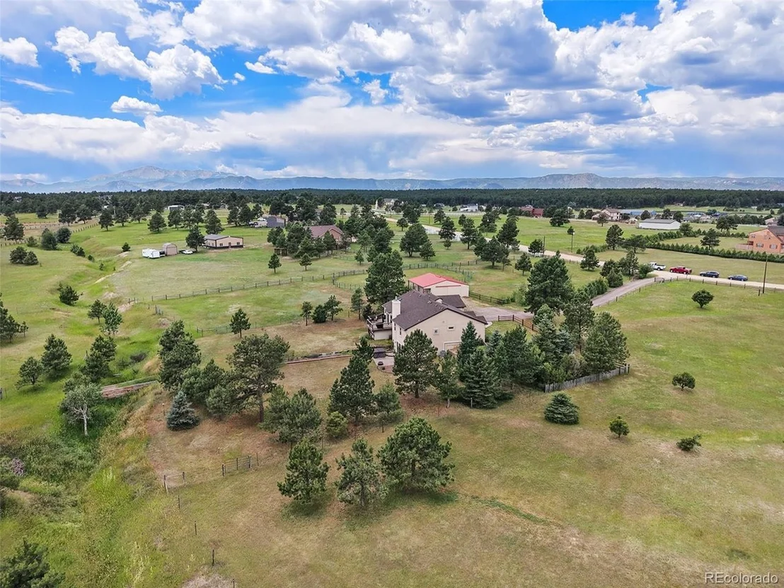 Photo of 2585 Mohawk Way