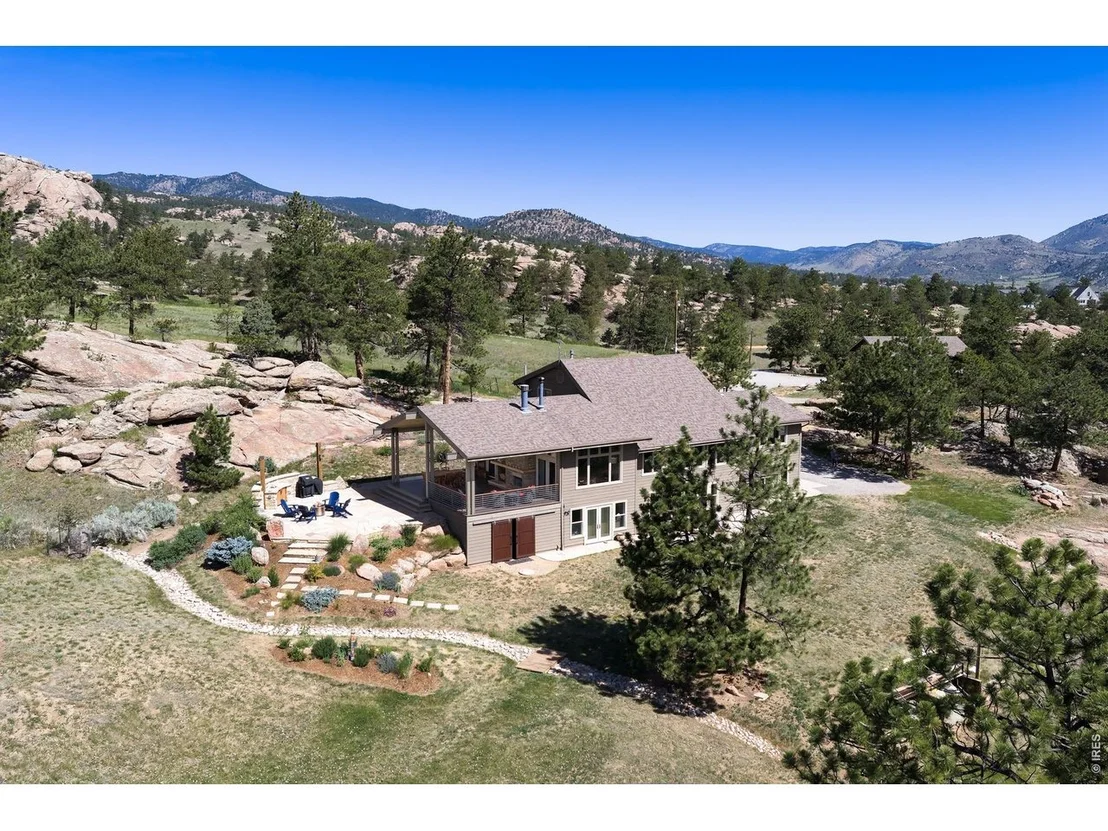 Photo of 300 Colard Ln