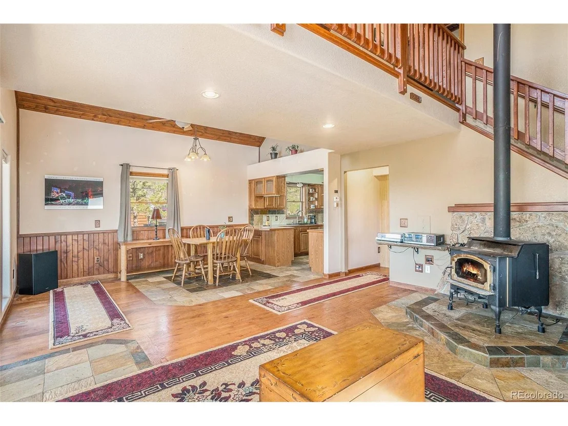 Photo of 1075 Meadows Dr