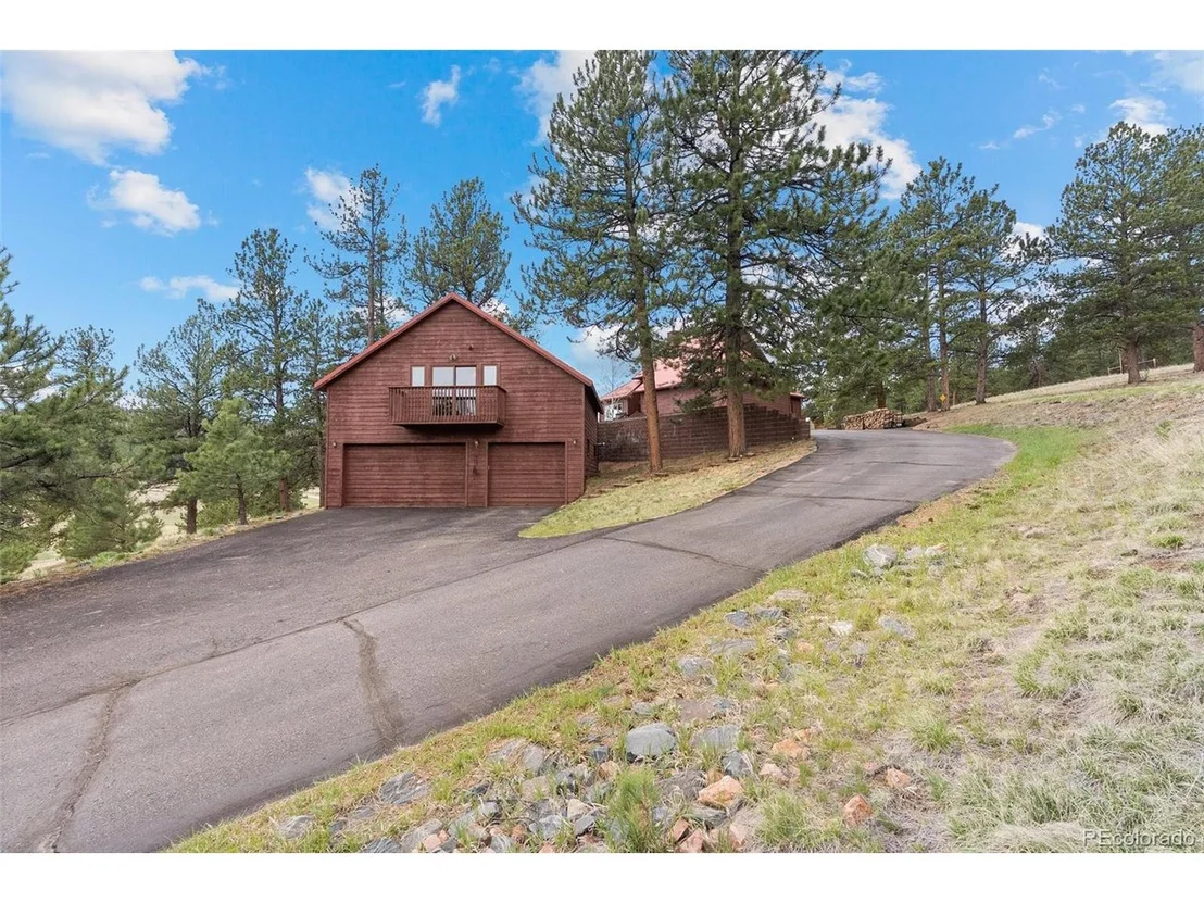 Photo of 665 Meadow Dr