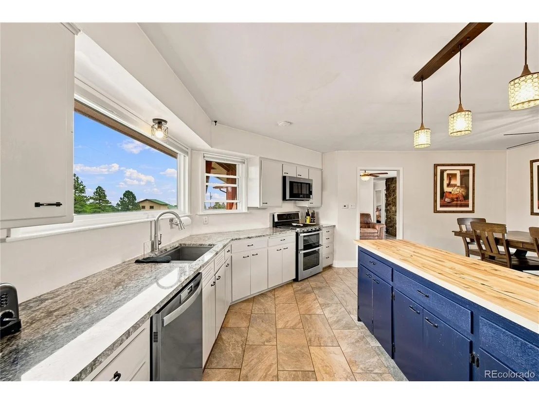 Photo of 8087 Oak Dr