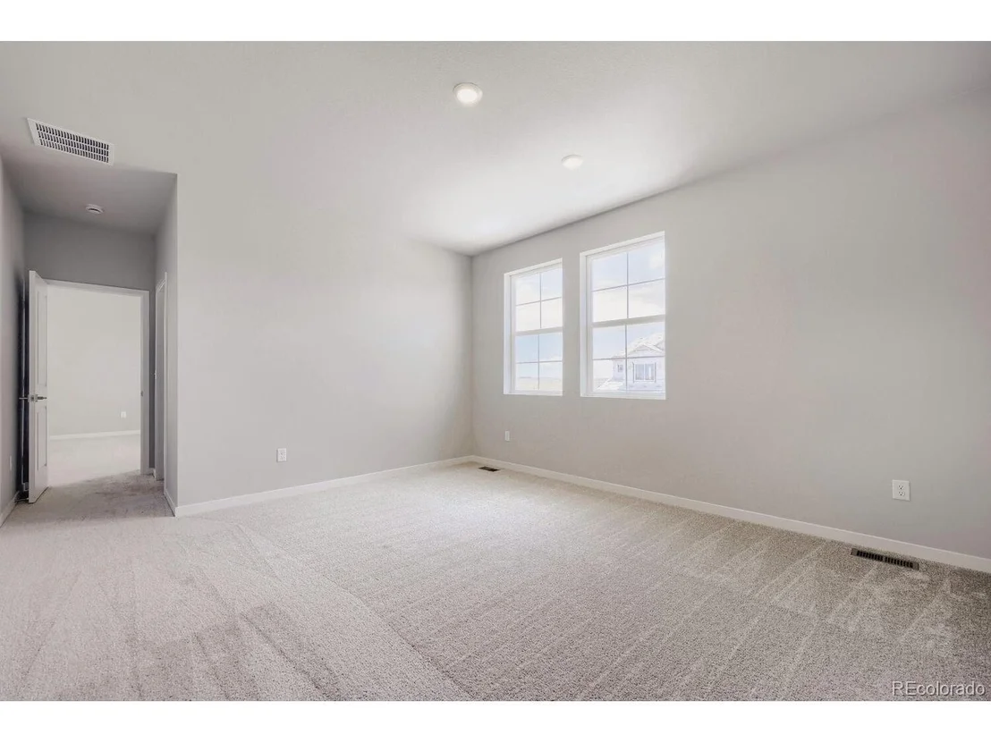 Photo of 46431 Heritage Ave