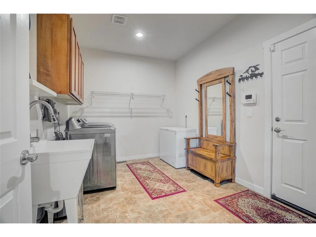 Photo of 305 Foxtail Dr