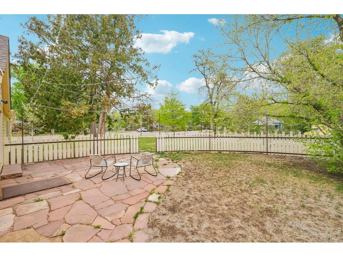 Photo of 205 5th Ave