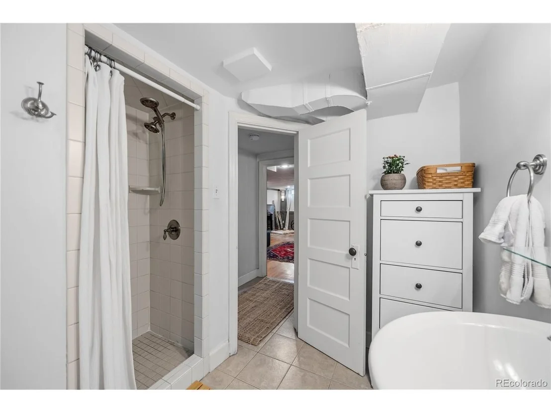 Photo of 2375 Locust St