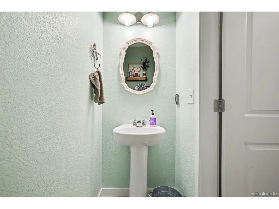 Photo of 1244 Lily Mountain Rd