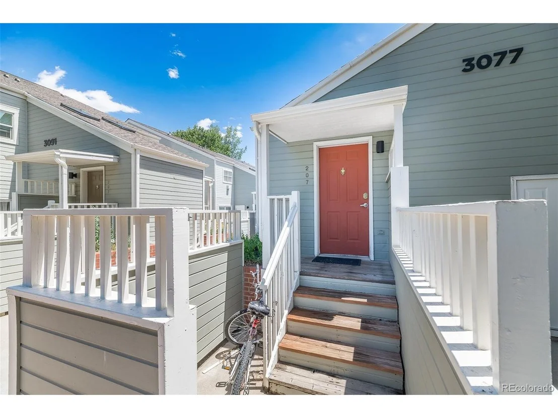 Photo of Unit 3077207 at 3077 29th St