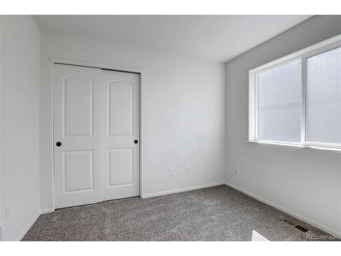 Photo of 988 Axis Dr