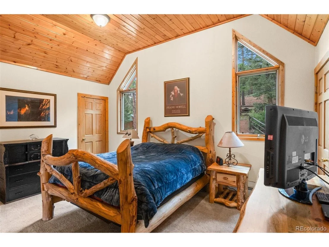 Photo of 27264 Schuyler Gulch Rd