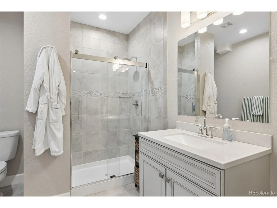 Photo of 410 Hyde Park Cir