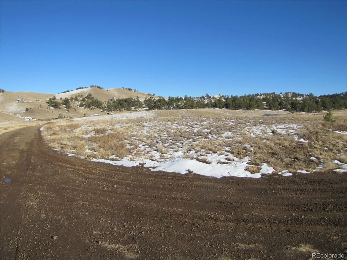 Photo of 487 Falcon Rd