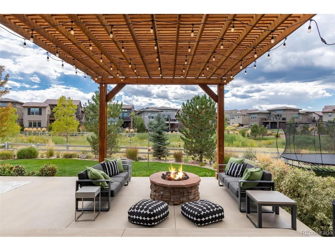 Photo of 650 Meadowleaf Ln