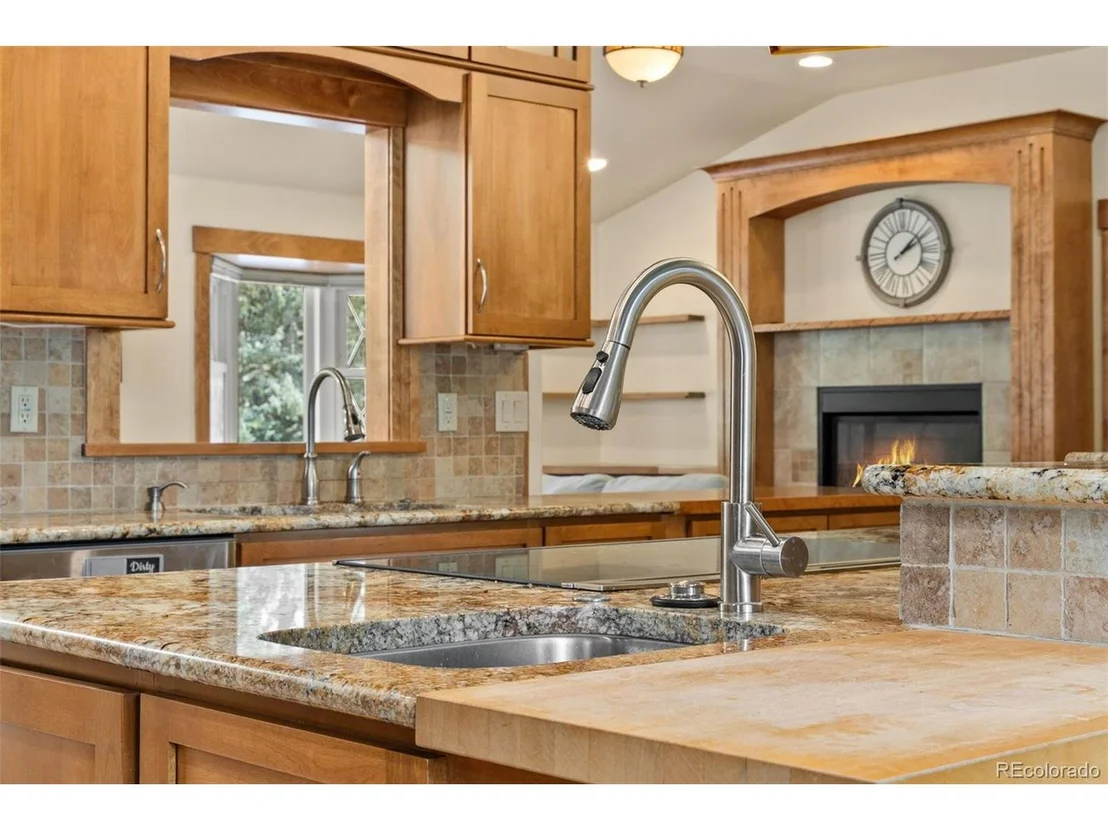 Photo of 3035 Deframe Rd