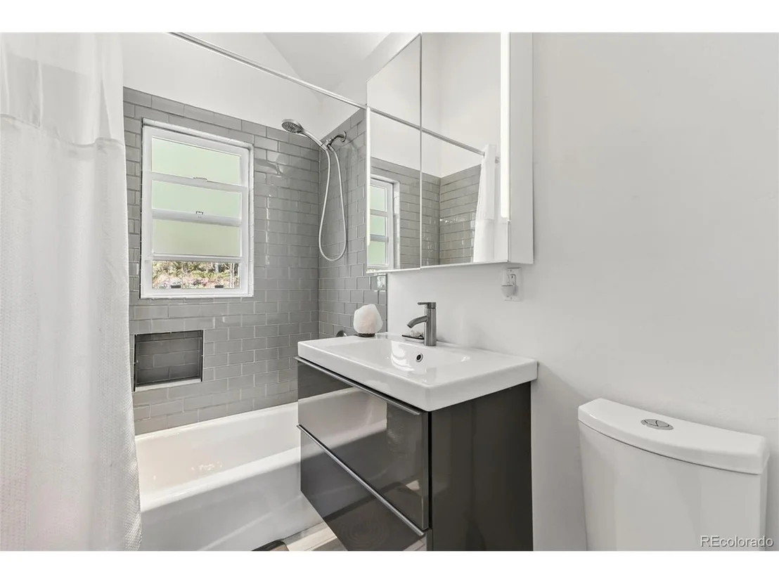 Photo of 218 Deer Path Rd