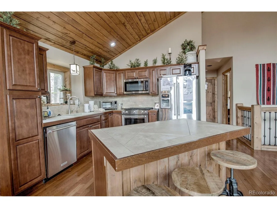 Photo of 790 Mountain View Dr