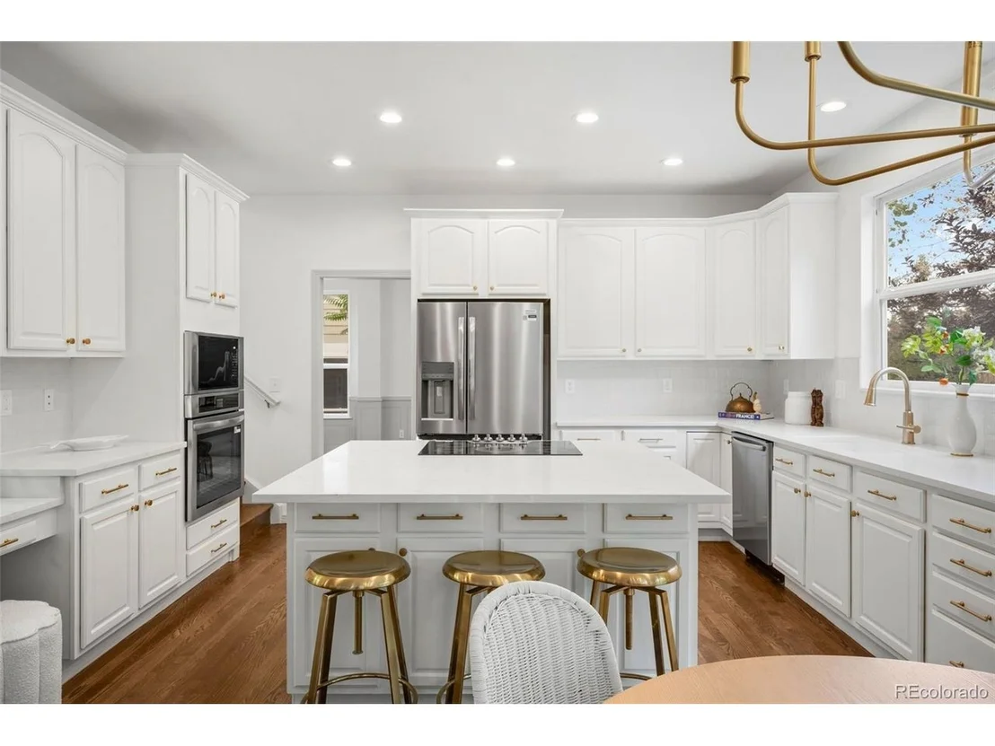 Photo of 869 Shadowstone Dr