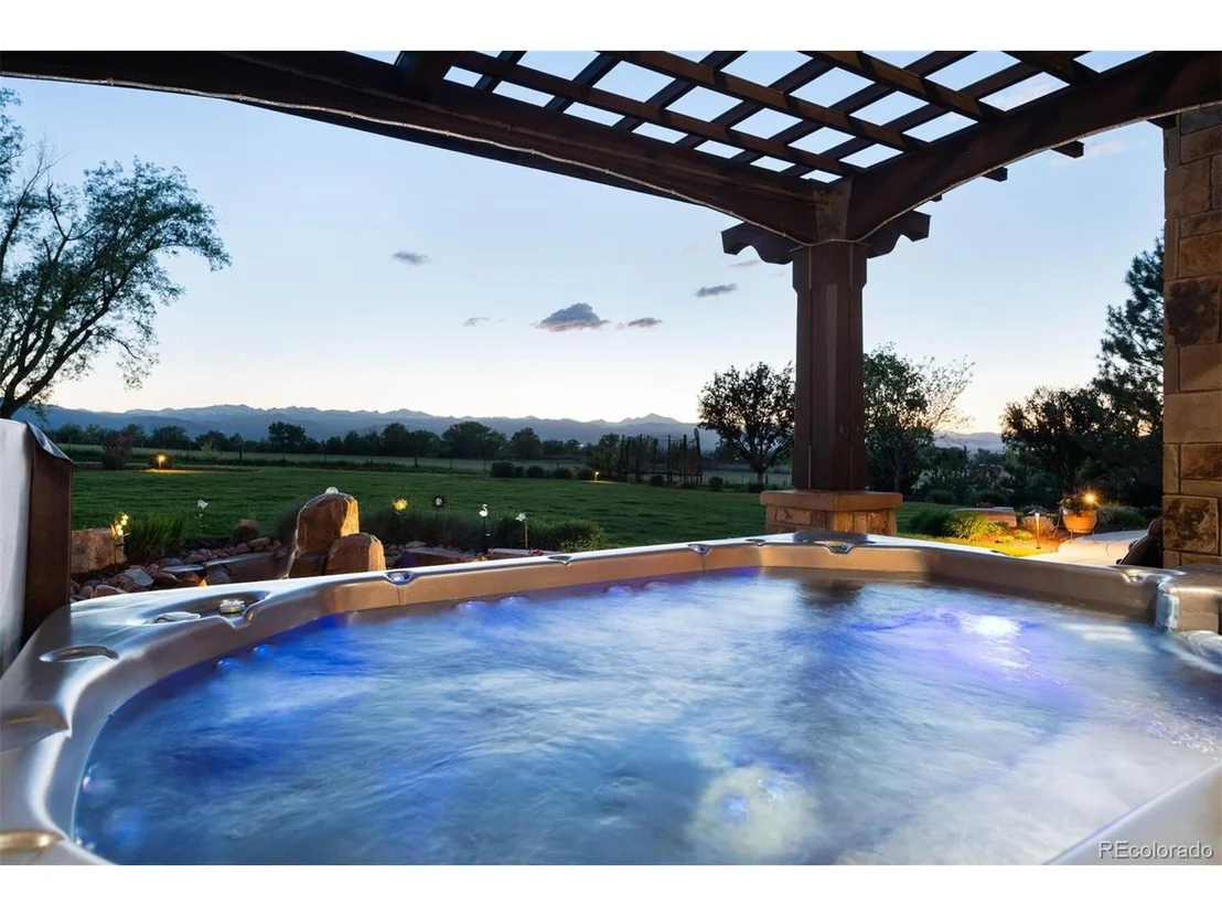 Photo of 8932 Mountain View Ln