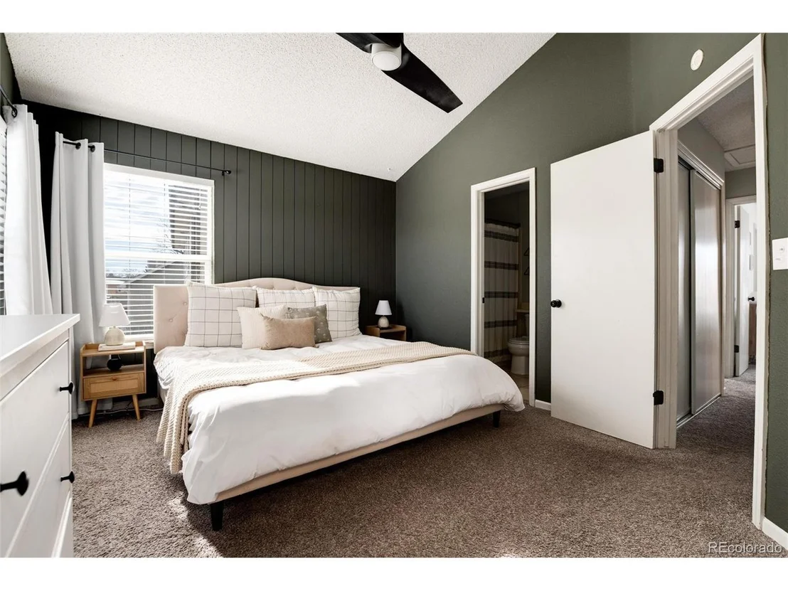 Photo of 250 N Holcomb Cir