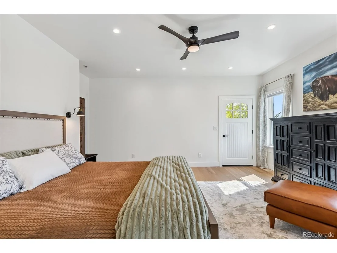 Photo of 372 Park View Dr