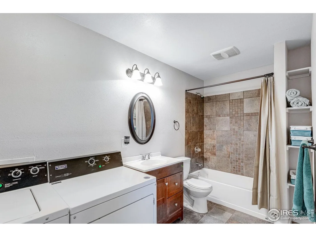 Photo of 680 Saratoga Way