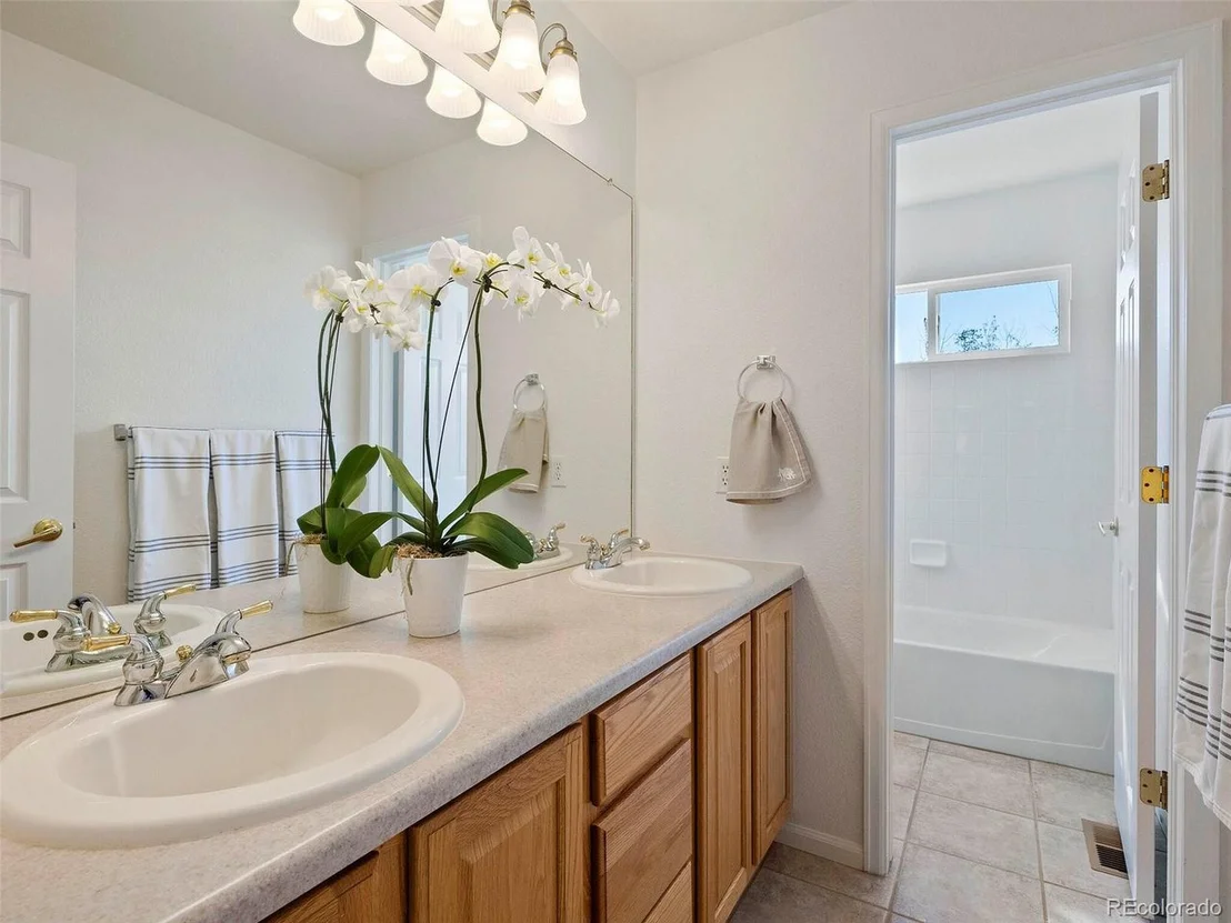 Photo of 365 Antelope Dr W