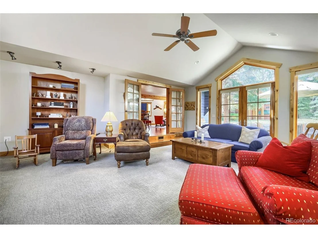 Photo of 460 W Coyote Dr