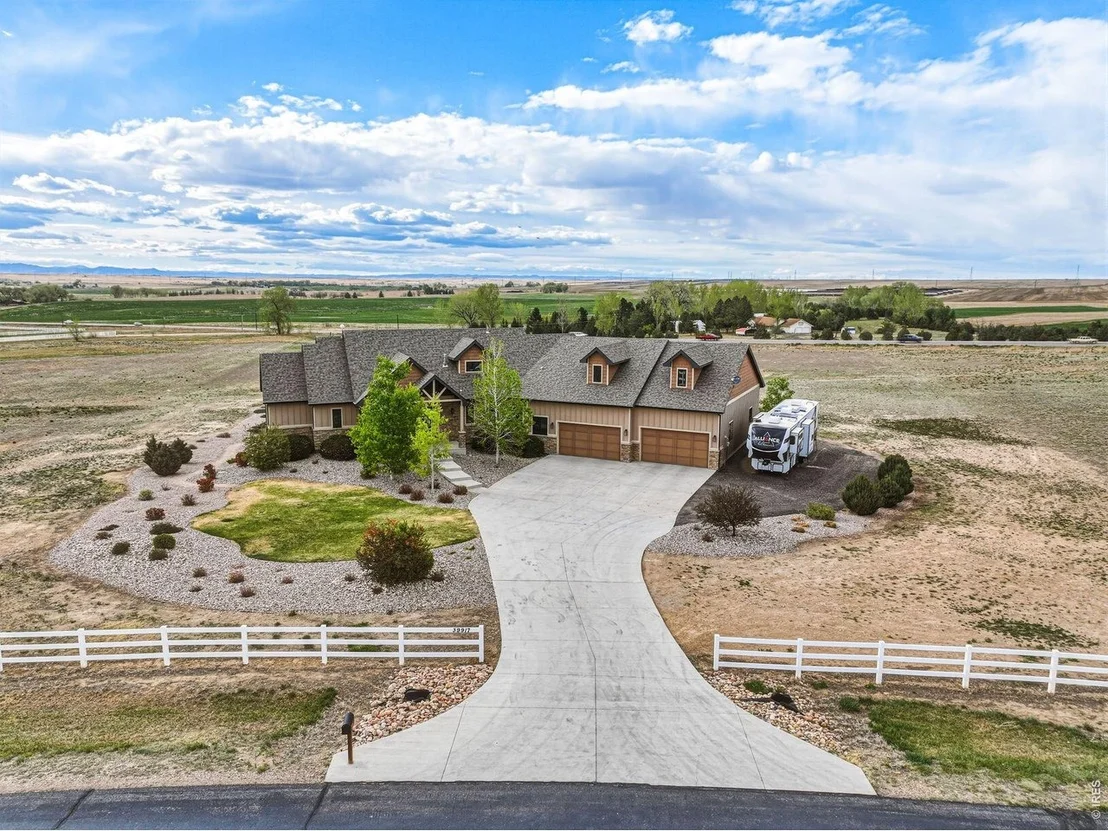 Photo of 39917 Hilltop Cir