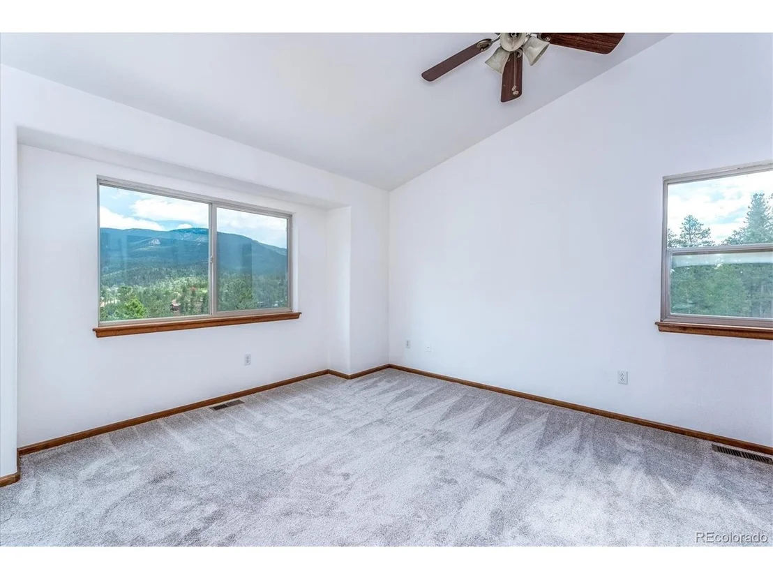 Photo of 368 Lakeview Rd